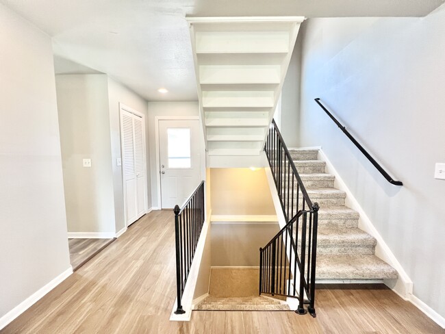 Building Photo - 2640 Blarney Stone Dr