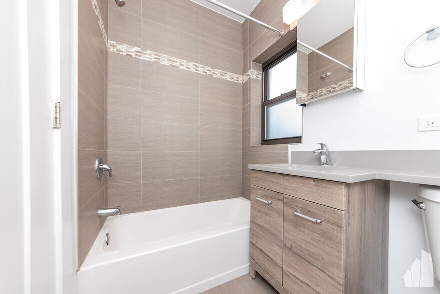 Building Photo - 545 Chestnut St