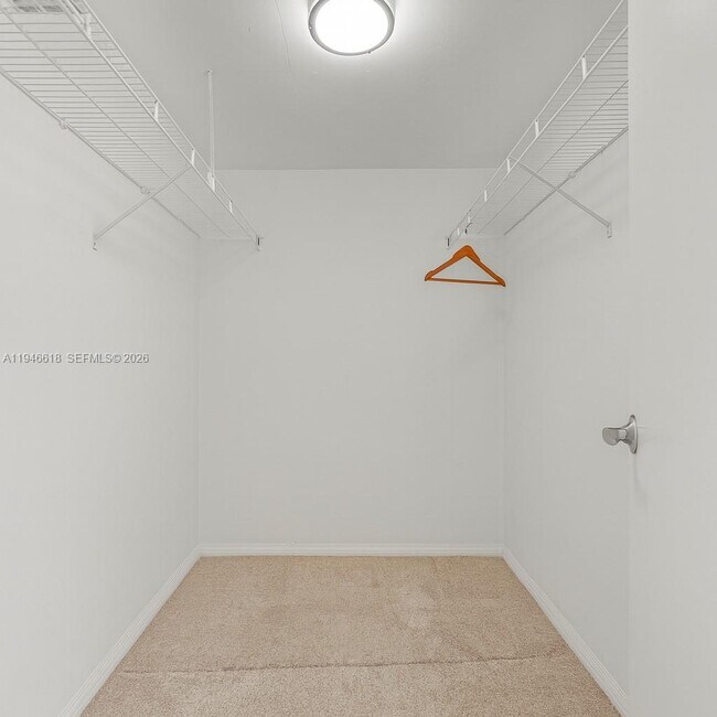 Building Photo - 3121 NE 51st St