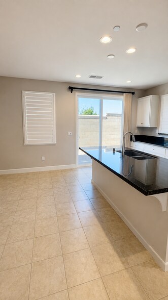 Building Photo - 2072 Parsons Dr