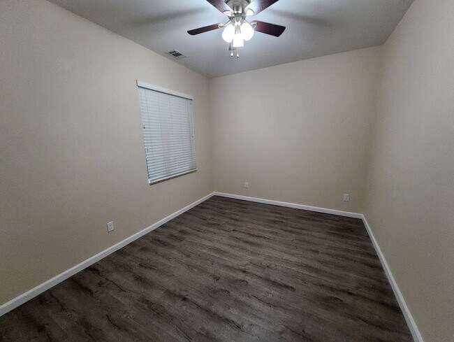 Building Photo - 5815 Pearl Ridge Dr