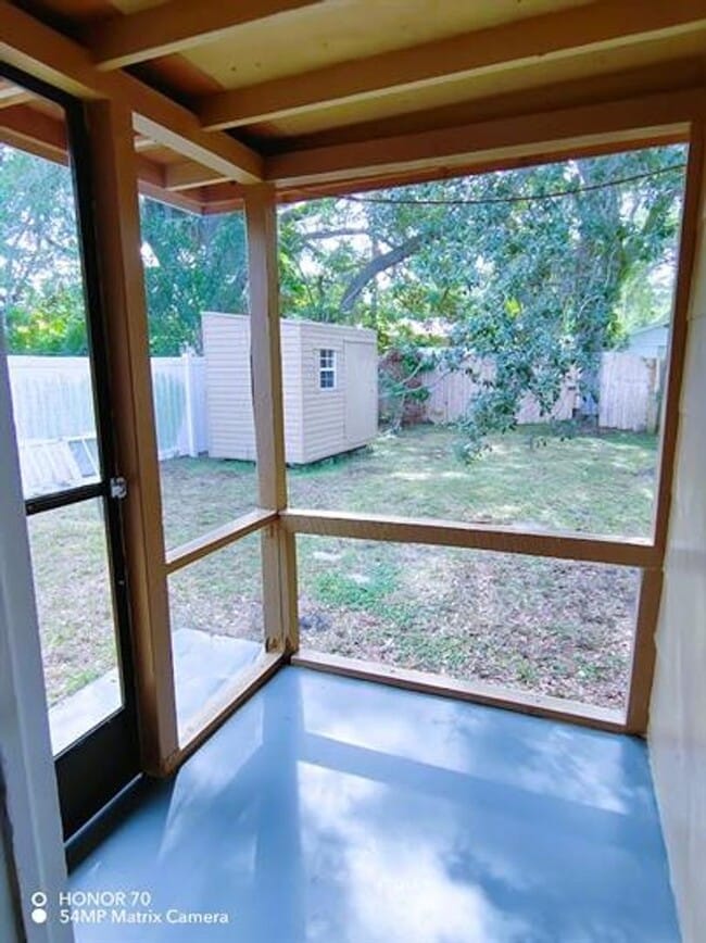 Building Photo - 823 16th Ave NW