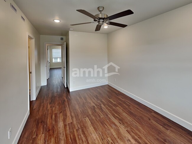 Building Photo - 6082 S Jordan Pkwy W