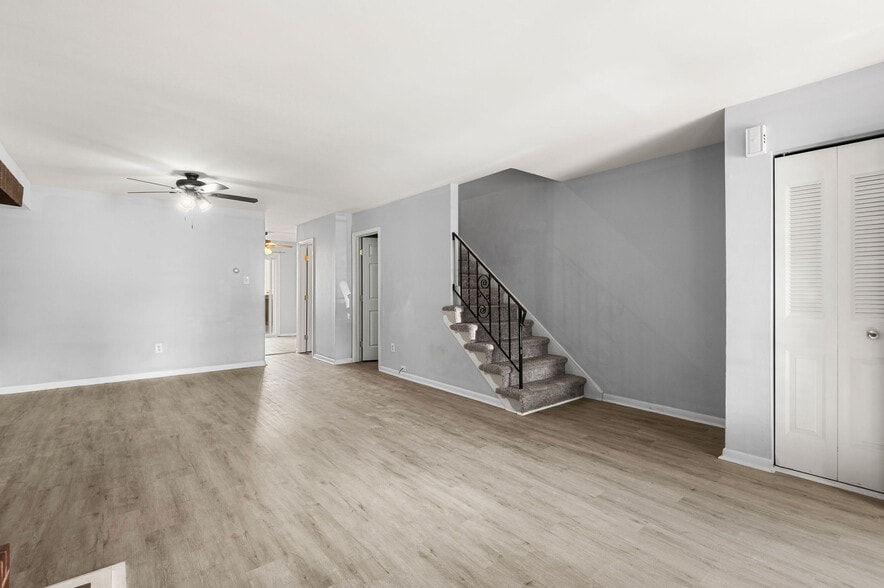 Building Photo - 1705 Walnut Ridge Est