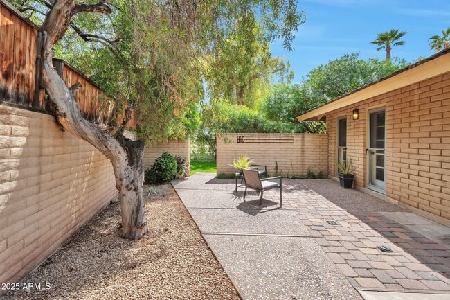 Building Photo - 2115 E Balboa Dr