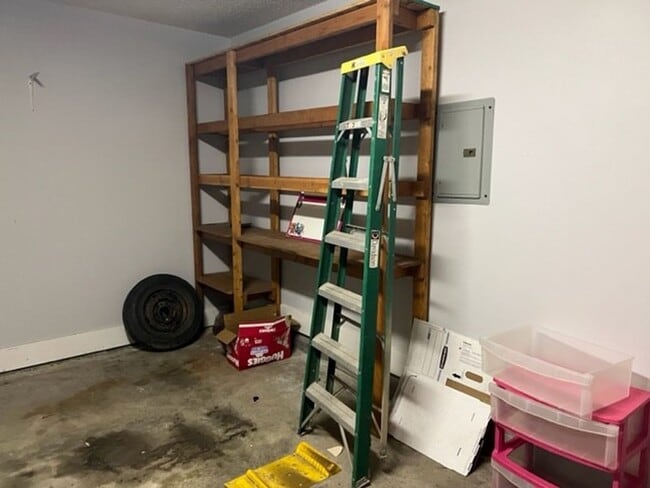 Building Photo - Cozy 3 Bed 2 Bath House! Available August ...