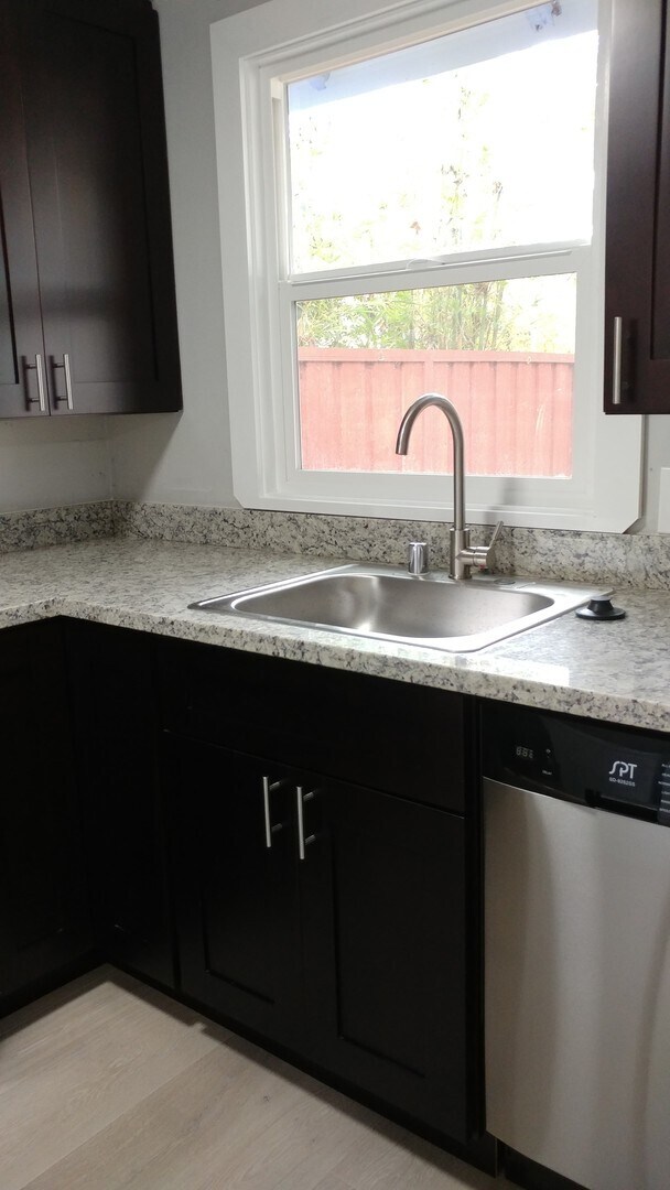 Building Photo - 1051 Boranda Ave