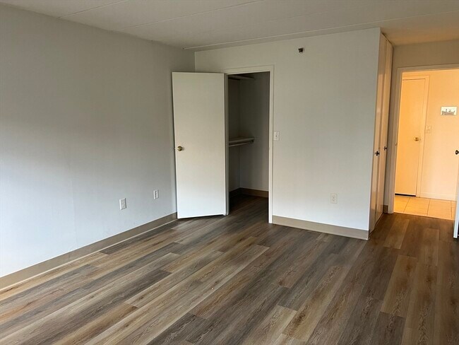 Building Photo - 1 Pond St