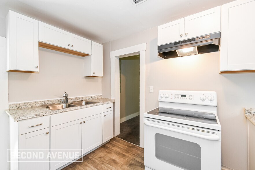 Building Photo - 1740 W 10th St