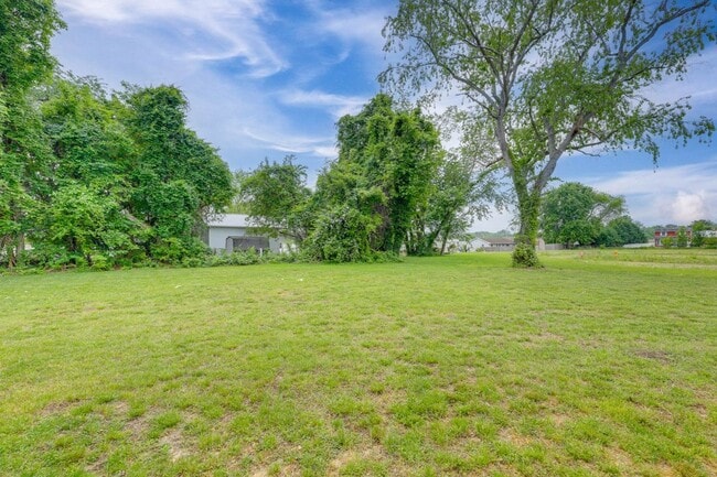 Building Photo - 6262 Pebblebrook Dr