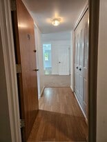 Building Photo - 3204 Valley Dr