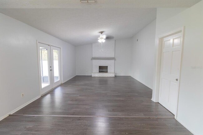 Building Photo - 603 Angelica Pl