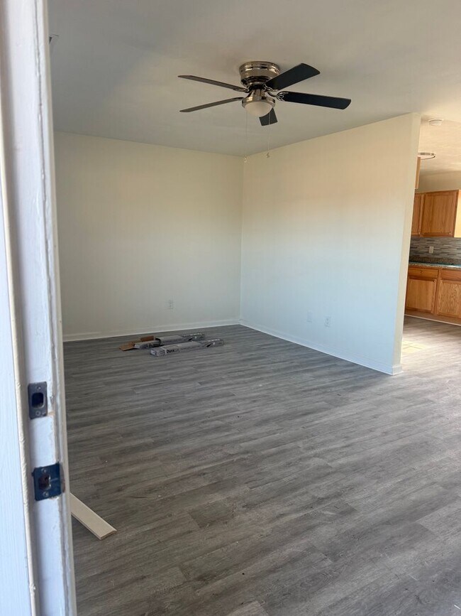 Building Photo - Beautiful cozy 3 bed 2 bath house