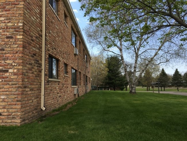 Building Photo - GRACE LIVING APTS. OF MILLTOWN