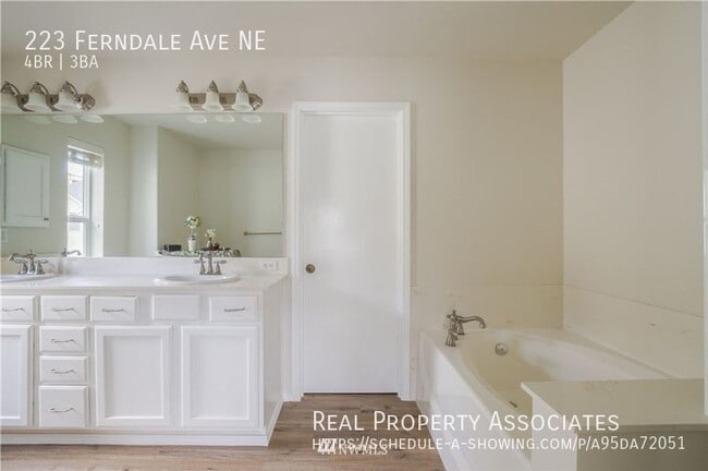 Building Photo - 223 Ferndale Ave NE