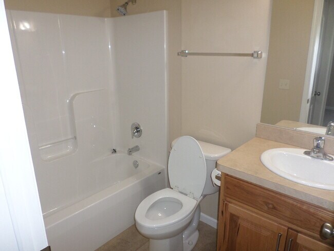 Guest Bath - 18 Klines Cv