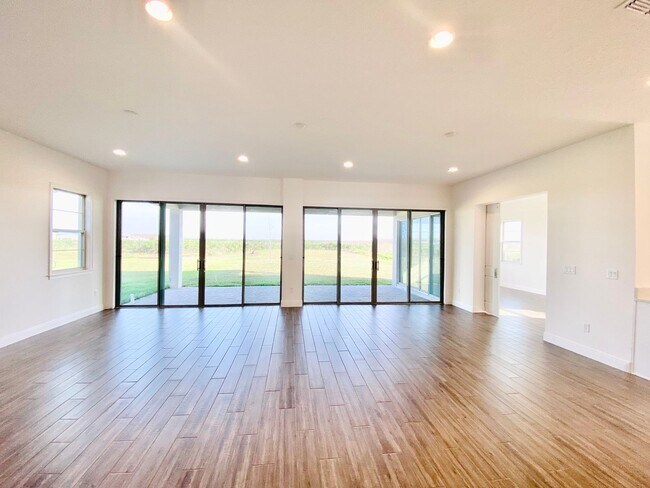 Building Photo - Luxury house for rent