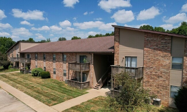 Building Photo - 2 bedroom one bath at Cedar Hills in Ozark...