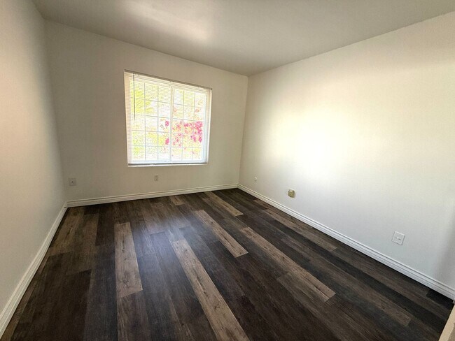 Building Photo - 4 Bedroom 2 Bathroom home available for rent NOW