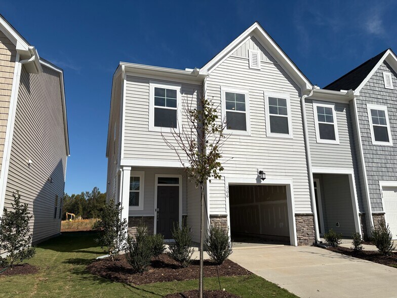 Building Photo - 106 Blossom Field Way