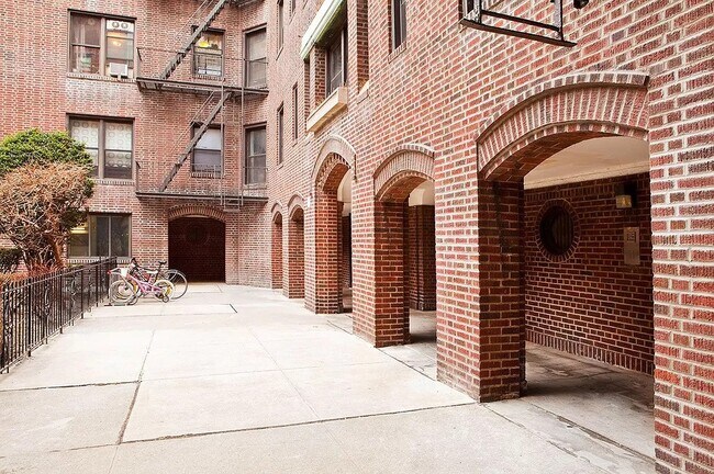 Courtyard - 3353 82nd St