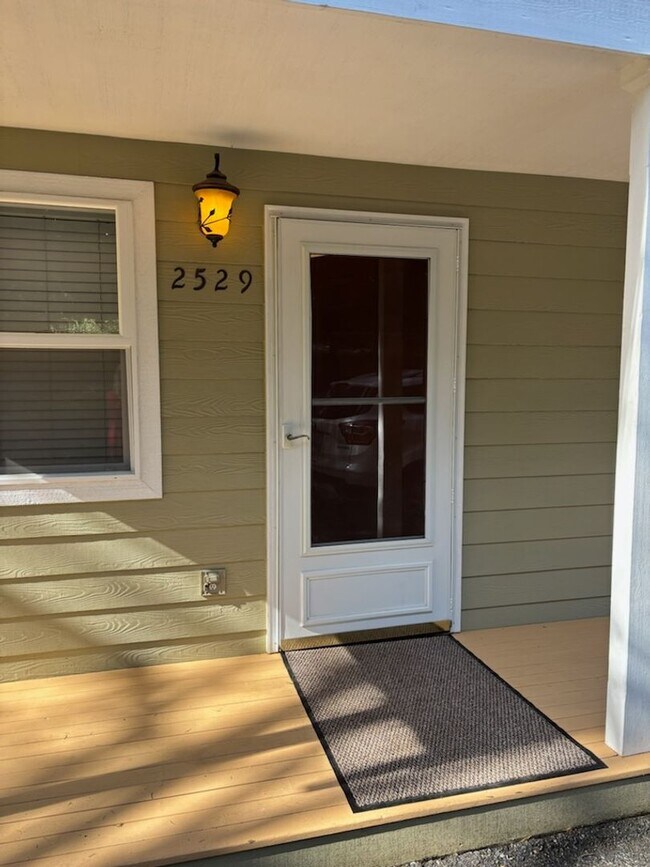 Building Photo - Short Term Lease Only, Charming 3 Bed, 1.5 Bath with Big Yard