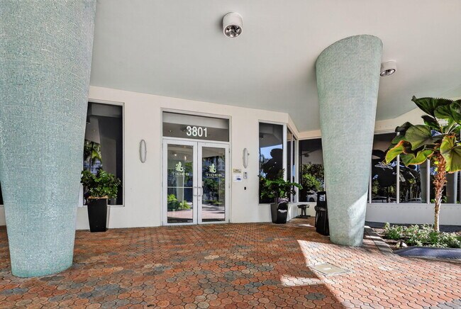 Building Photo - 3801 S Ocean Dr