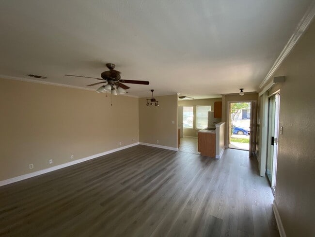 Building Photo - Charming and Spacious Home in a Quiet and ...