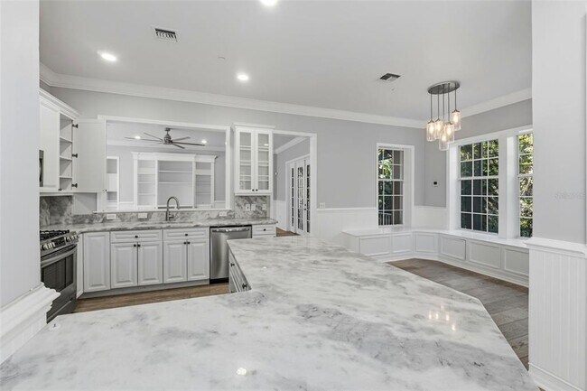 Building Photo - 815 Lake Evalyn Dr