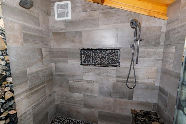 Building Photo - 32 New Canada Rd