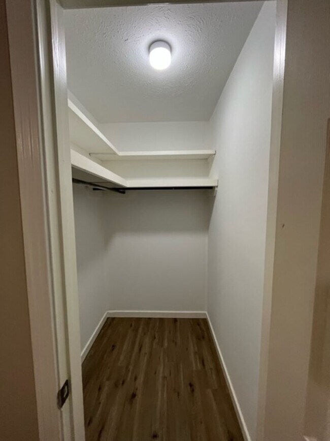 Building Photo - 8 Northwood Pl