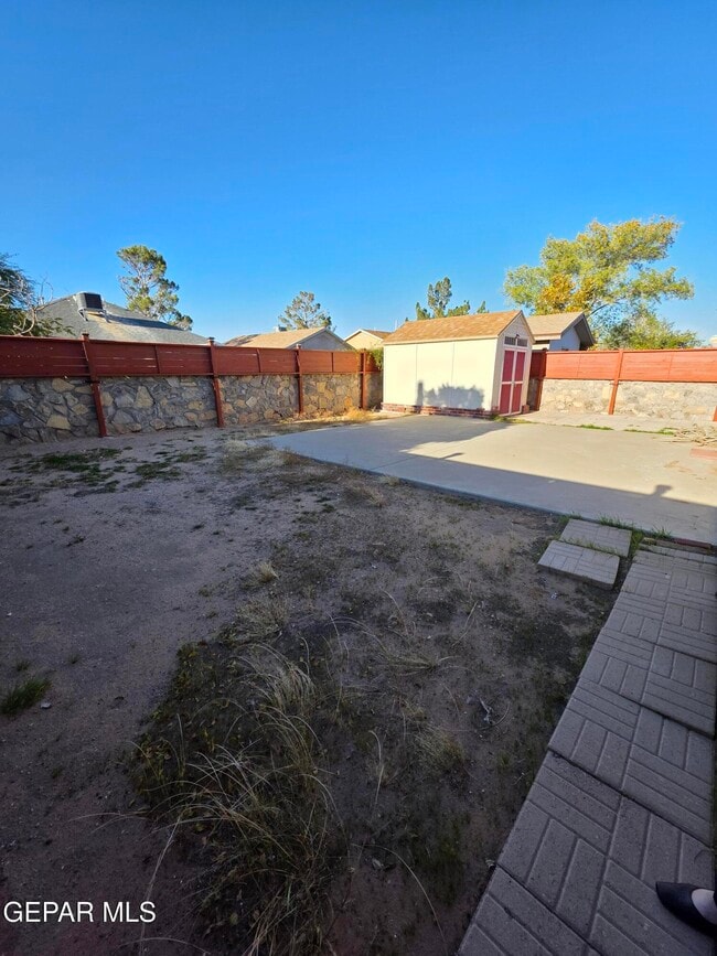 Building Photo - 12105 Royal Woods Dr