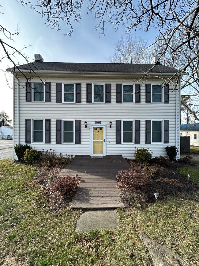 Primary Photo - 1284 S Bay Rd