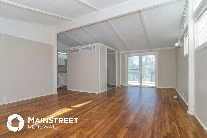 Building Photo - 5811 N Highland Ave