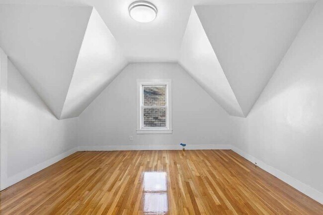 Building Photo - 32 Park Rd