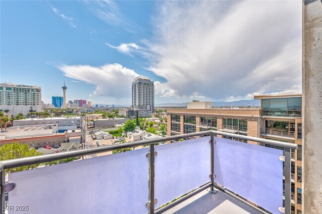 Building Photo - 353 E Bonneville Ave