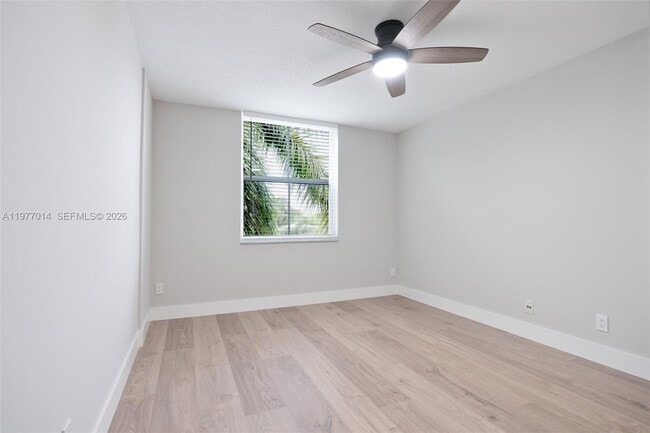 Building Photo - 1450 SE 3rd Ave