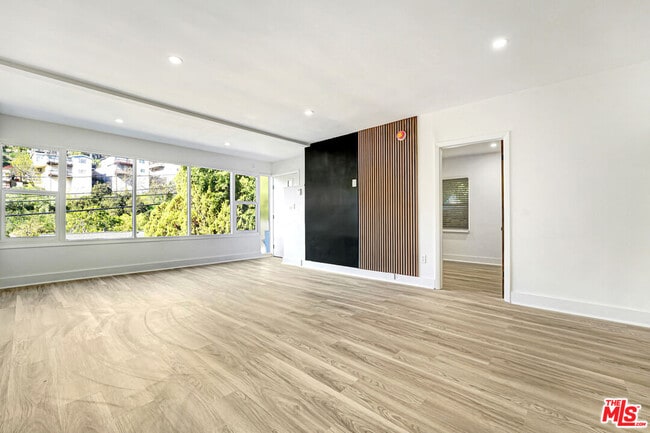 Building Photo - 316 Crane Blvd