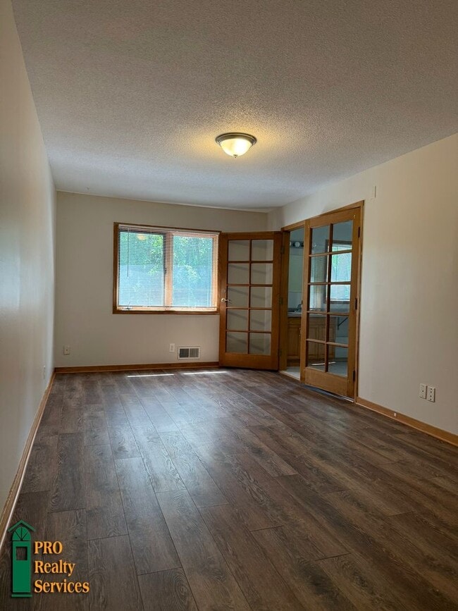 Building Photo - 4 Bedroom Home **Free August Rent with an ...