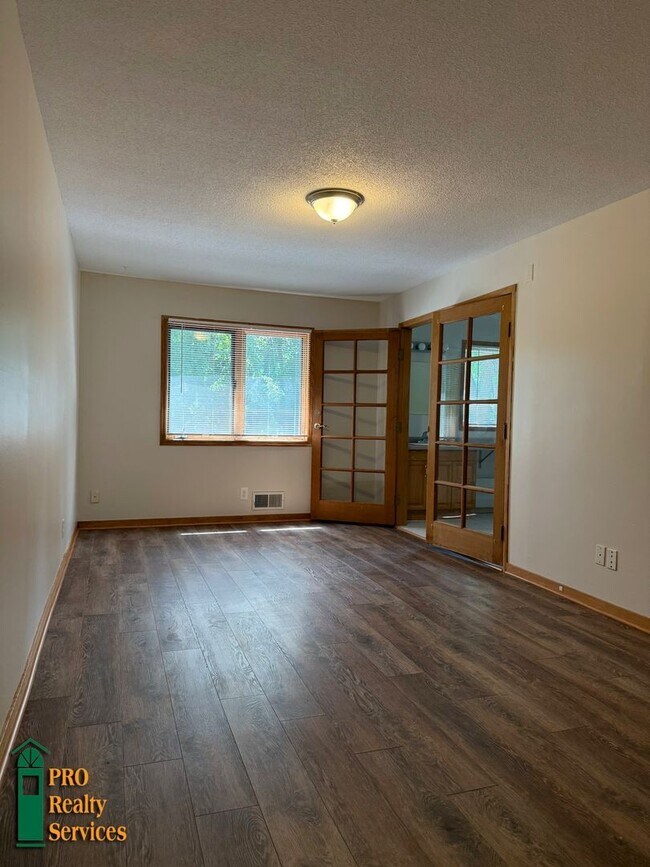 Building Photo - 4 Bedroom Home **Half off August Rent with...