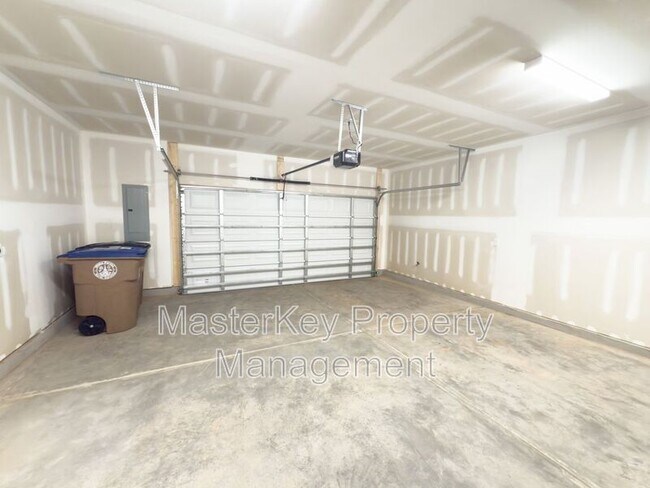 Building Photo - 804 Hillfarm Dr