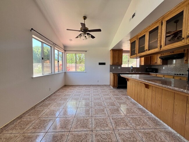 Building Photo - For Rent – Spacious 3 Bed / 2 Bath | 2,660 Sq Ft | West Madera