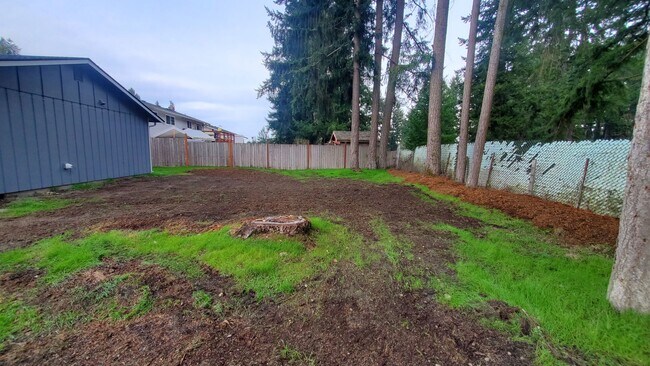 Building Photo - JUST REMODELED!! EVERYTHING BRAND NEW INSIDE THIS 3 BEDROOM, 1 BATH!!