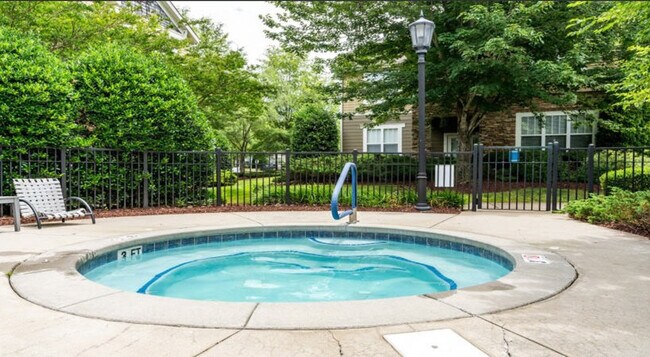 Building Photo - 1024 Cranbrook Dr