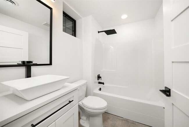 Building Photo - Modern Newly Built 4 Bed, 3 Bath Home!