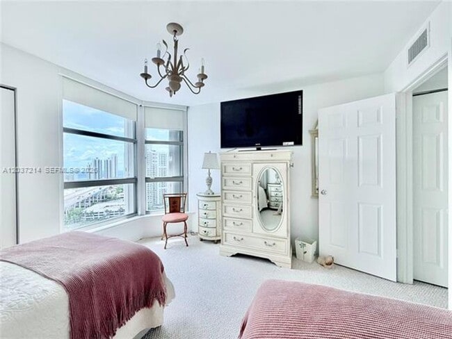 Building Photo - 3500 Mystic Pointe Dr