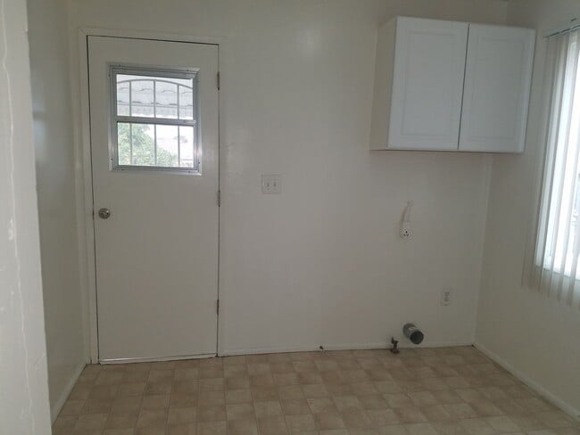 Building Photo - Large North Torrance House. Torrance Schools, Huge yard, 2 car garage hookups **OPEN HOUSE EVERY ...