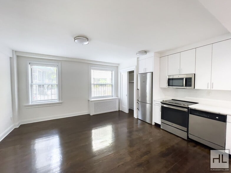 Primary Photo - EAST 37 STREET
