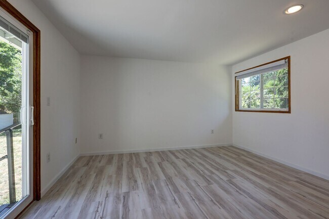 Building Photo - Cozy 3-bedroom 2 baths in Kirkland.