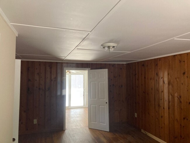 Building Photo - 475 Old Carrollton Rd